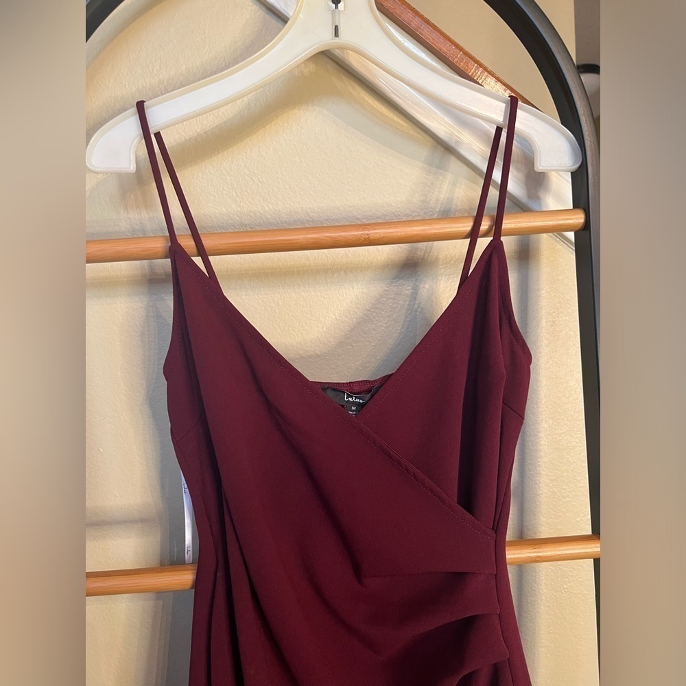 New ▶️ Lulu’s ◀️ Burgundy Ruched Maxi Dress with Slit. Medium - Picture 8 of 14